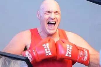 Boksicoon Tyson Fury slaat alarm voor comeback: “Ben ik de volgende?”