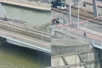 Toch nog even onder de slagbomen van de Erasmusbrug door