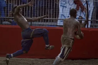 Jaarlijkse evenement Calcio Storico is mix tussen voetbal en MMA