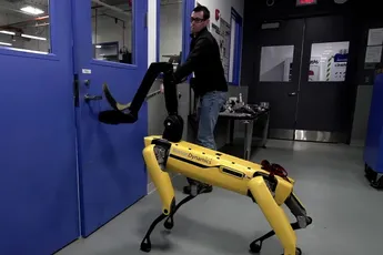 Boston Dynamics robot kan het ook als je het hem lastig maakt