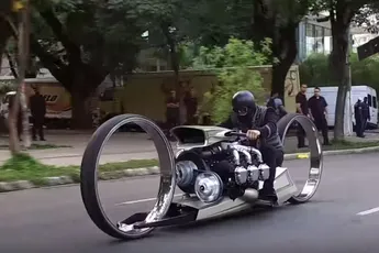 De wel hele coole motorfiets van Tarso Marques