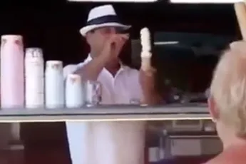 IJscoman maakt een speciaal ijsje om aan te likken