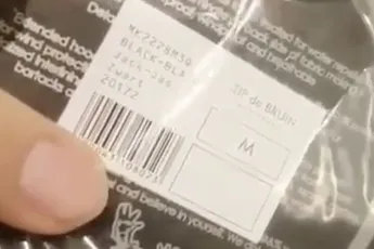 Gast gaat helemaal los om Tip de Bruin kleding uit Turkije