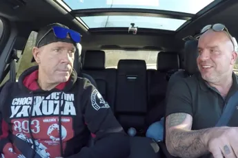 DJ Jean bij Andy in de auto over 3 keer per dag een liefdesdansje