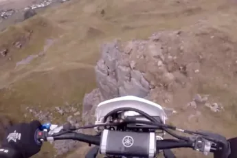 Rij anders even van een 12 meter hoge heuvel af