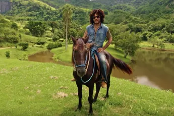 Even kijken op de boerderij van Lenny Kravitz