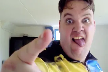 Ben beukt op DJ Panda