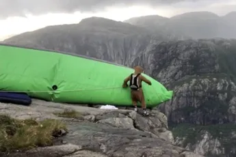 Als basejumpen alleen toch te saai is