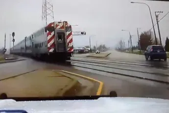 Oeps momentje bij spoorwegovergang in Amerikaanse Illinois