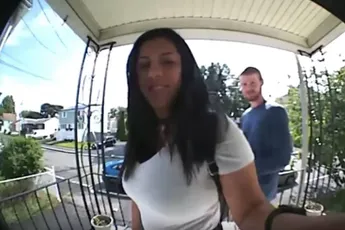 Vader laat date van zijn dochter weten dat hij een smart bel heeft