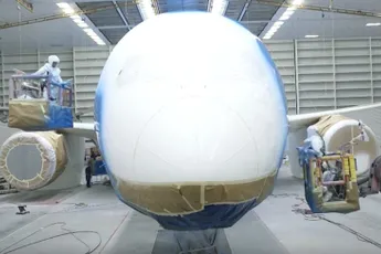 Boeing Dreamliner 787-10 krijgt zijn KLM kleurtje