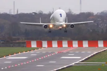 Puike crosswind landing voor Airbus Beluga