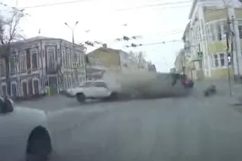 Lada deelt er even eentje uit aan RAV4