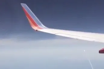 SpaceX Crew Dragon lancering gefilmd vanuit een vliegtuig