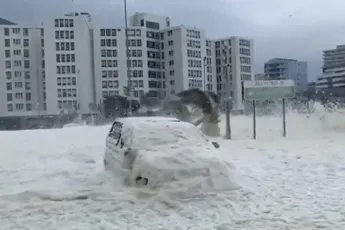 Kaapstad heeft een beetje last van zeeschuim