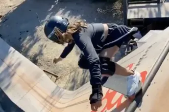 12-jarige Sky Brown kreeg hulp van Tony Hawk om mega ramp te nemen