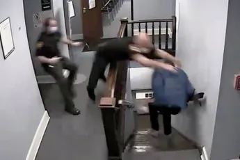 Agent maakt meesterlijke snoekduik tijdens knullige achtervolging