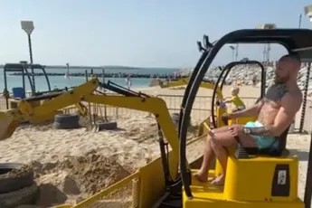 Conor McGregor op de graafmachine