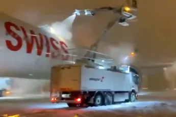 Rondje de-icing voor Swiss Air Boeing 777