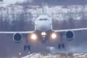Crosswind landing in het Russische Magadan ziet er toch wel spectaculair uit