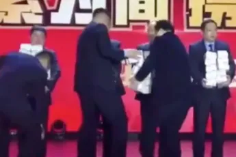 Nogal letterlijk een bonus ontvangen bij Chinese kraanbouwer