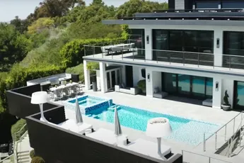 Hut waar je wel wat mee kan in Corona Del Mar voor 33 miljoen dollar op de markt