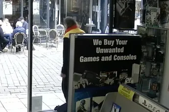 DHL bezorger dacht een uitgang gevonden te hebben die er niet was