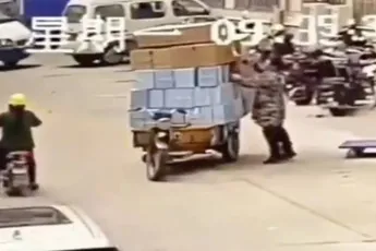 Chinese cowboy is onbedoeld wel heel goed met lasso