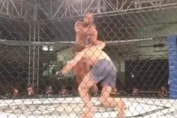 Jeanderson Castro laat de kracht van de vliegende knie zien tijdens Clan Wars 41