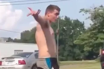 Wat blijkt, dapper doen tegen reus is onverstandig