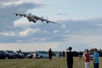 Grootste en zwaarste vliegtuig ter wereld is aan het flexen