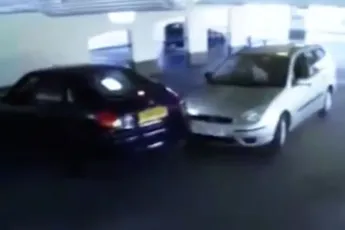 Knokken na simpele aanrijding in garage