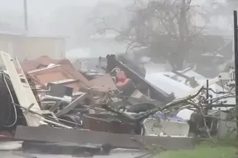 Compilatie video van Orkaan Ida die aan het flexen was in Louisiana