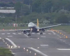 Airbus A320 goes wiggle, wiggle, wiggle!