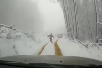Handrem is geen overbodige luxe tijdens het pissen