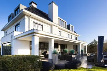 Villa van Dirk Kuyt die te koop staat voor 6,9 miljoen van binnen bekijken