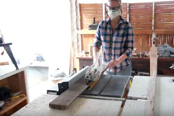 Kijken naar de honkbalknuppel van Linn