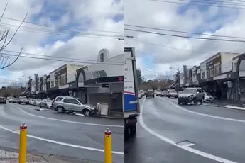 Automobilist in Sydney heeft wat moeite met parkeren