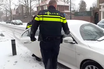 Beste stuurlui staan aan wal: Politie kansloos tegen agressieve Pool