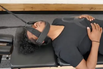 Bezoekje aan deze chiropractor kan niet goed voor je zijn