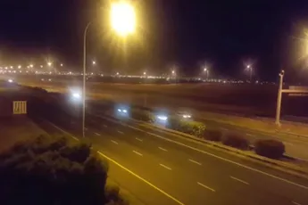 BMW F80 M3 maakt verschrikkelijke klapper op snelweg in Kaapstad