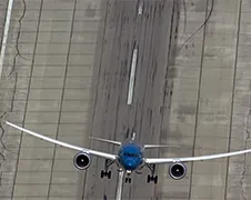 Boeing 787 Dreamliner stijgt verticaal op