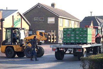 Boertje in Opmeer komt zijn statiegeld terugbrengen bij supermarkt