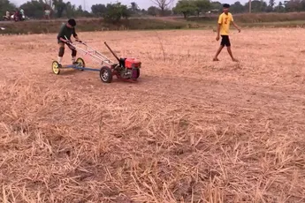 Boertjes gaan heel erg hard met grasmaaier