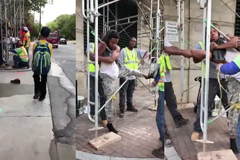 Bouwvakkers betrappen dief en binden deze vast aan steiger