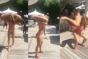 Chick in bikini doet workout met vriendinnetje