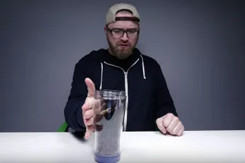 Lewis van Unbox Therapy test Mighty Mug