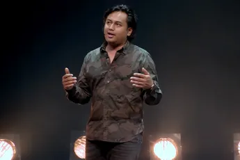 Daniël Arends improviseert en pakt Roemer keihard aan