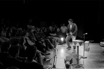 Daniel Arends vertelt gewoon een verhaaltje