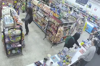 Deze spectaculaire beroving in supermarkt blijkt teaser te zijn voor nieuwe show